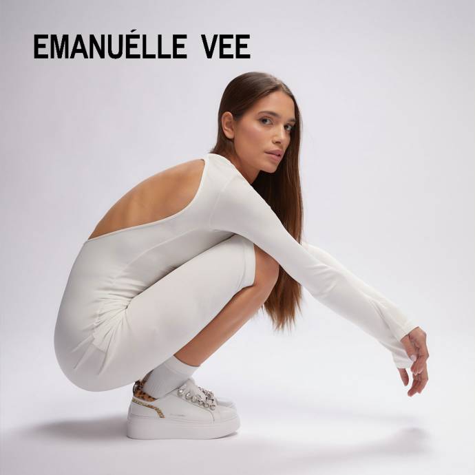 EMANUELLE VEE